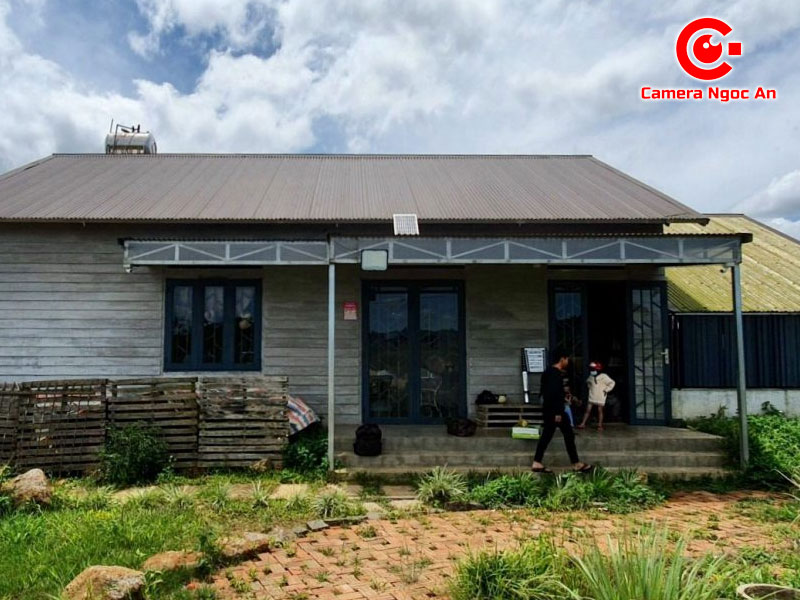 mua-den-nang-luong-mat-troi-200w-chinh-hang-gia-tot-o-dau-camerangocan