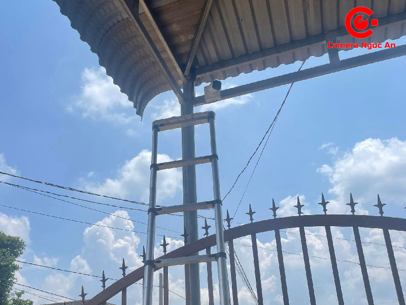 khao-sat-va-thi-cong-lap-dat-camera-nha-chi-men-tai-tan-lam-camerangocan-5