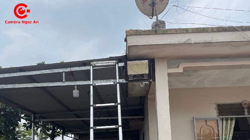thi-cong-lap-dat-den-nang-luong-mat-troi-nha-anh-tai-tai-dinh-trang-hoa-camerangocan